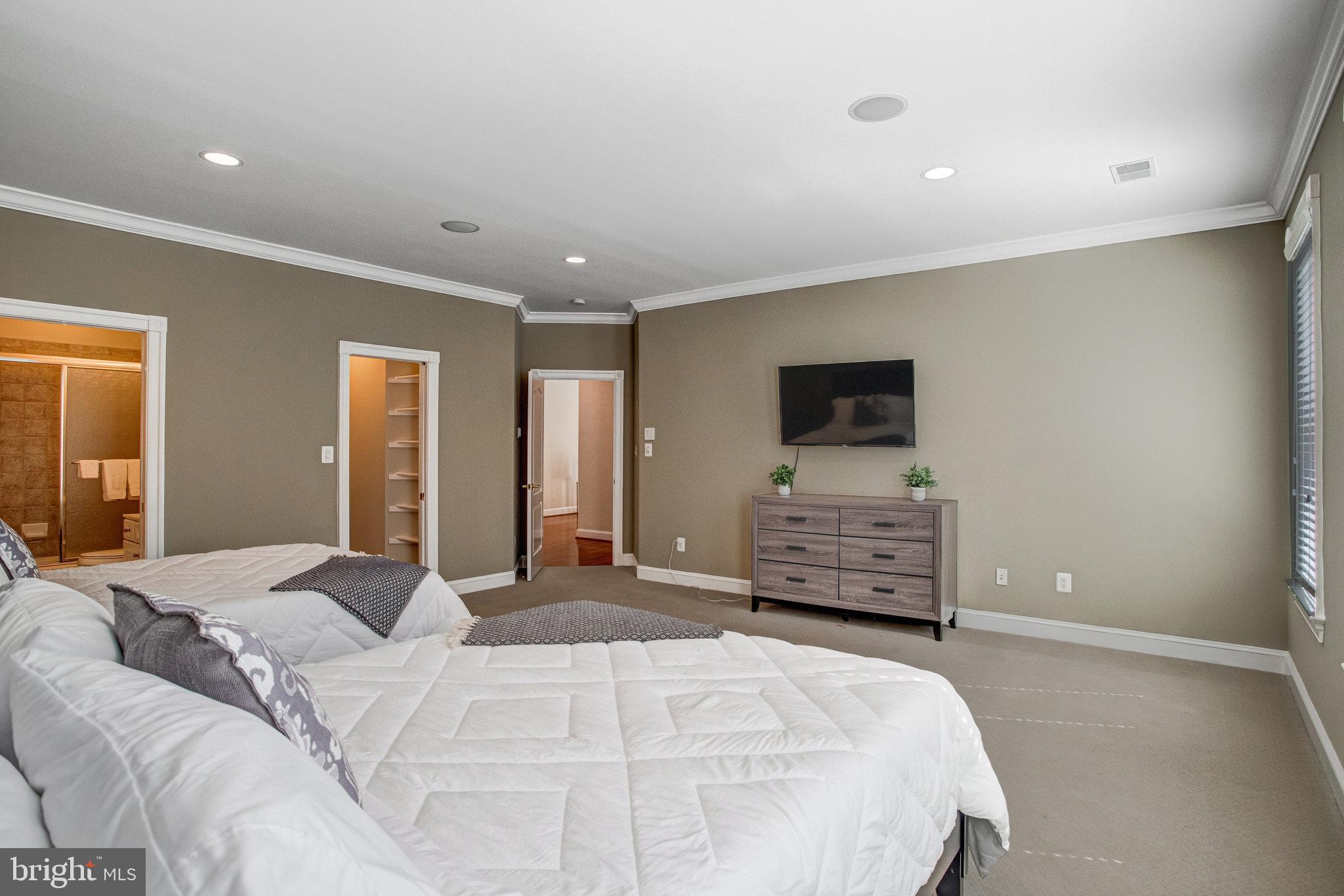 NEAR FALLS CHURCH - Residential