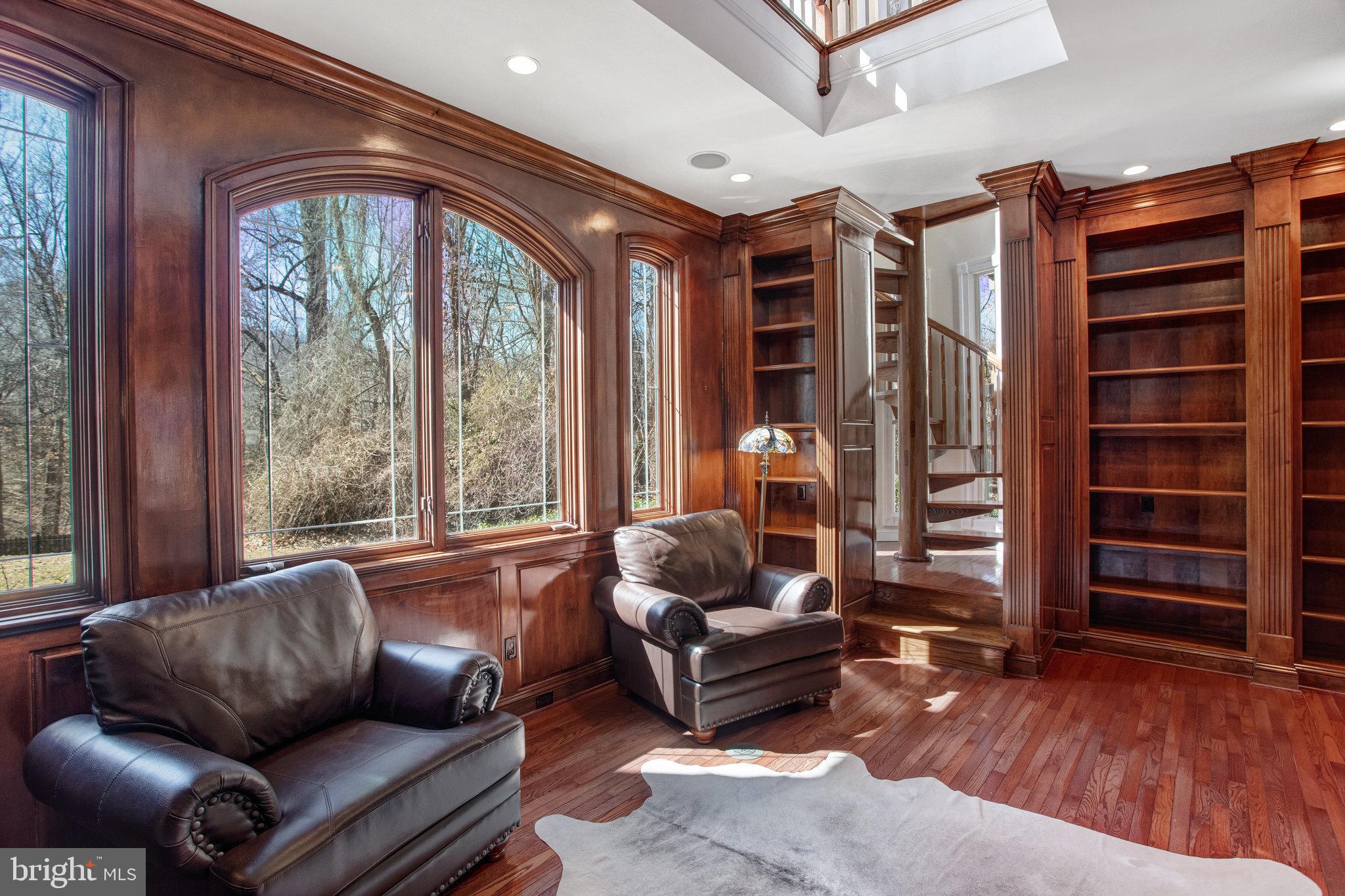 NEAR FALLS CHURCH - Residential