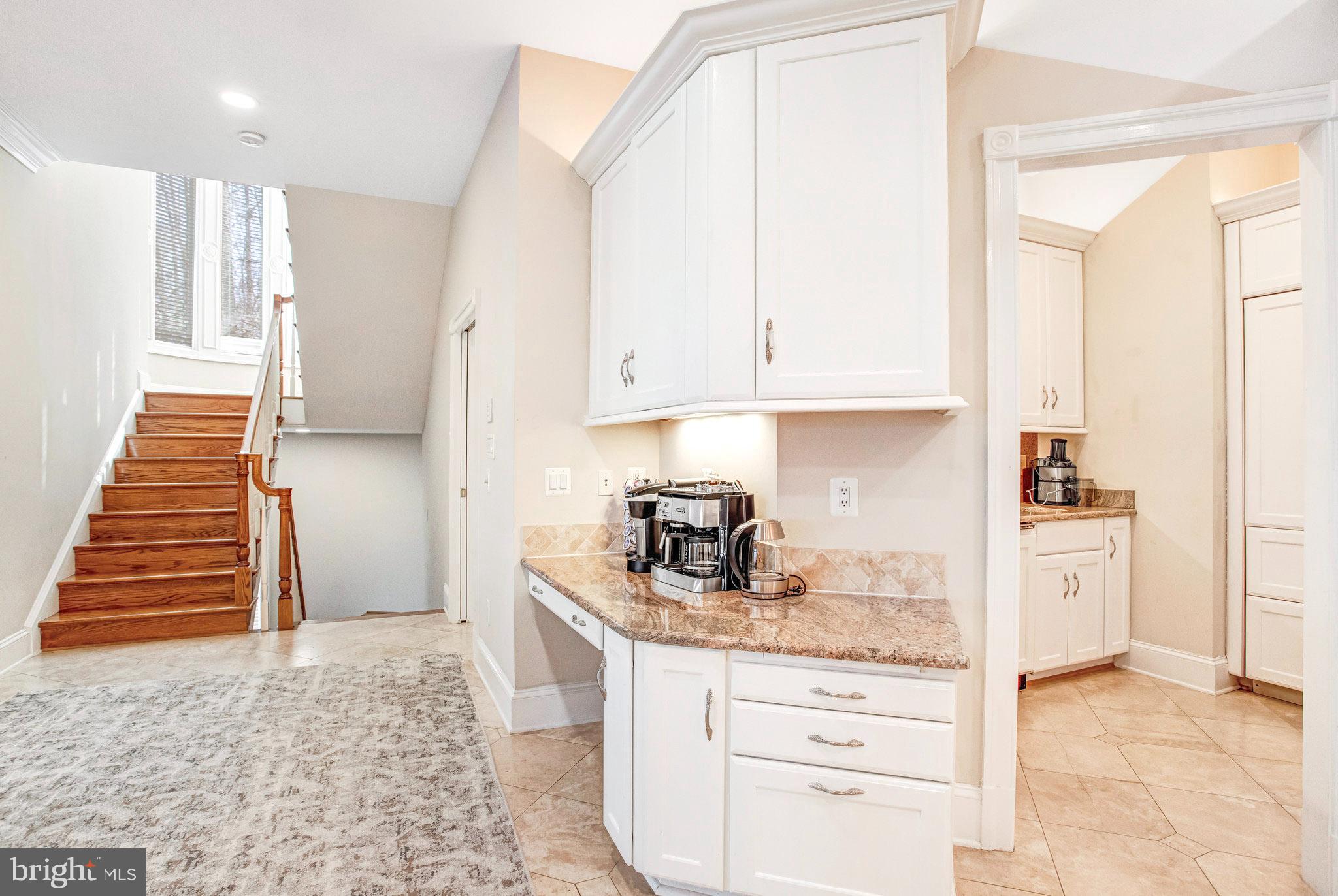 NEAR FALLS CHURCH - Residential