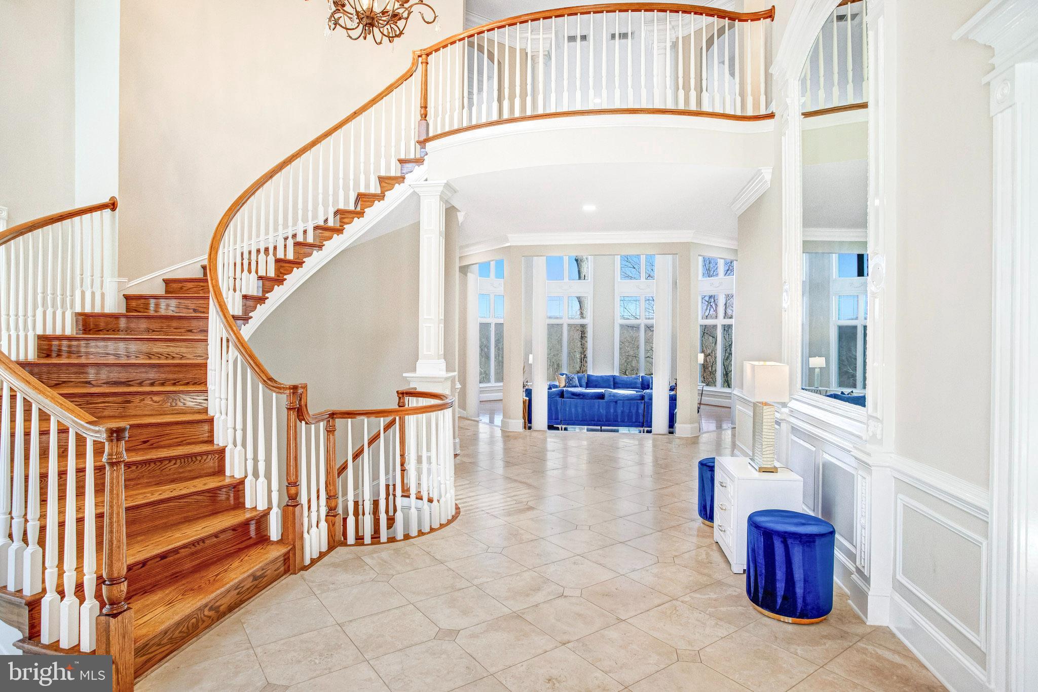 7024 GREEN OAK DRIVE