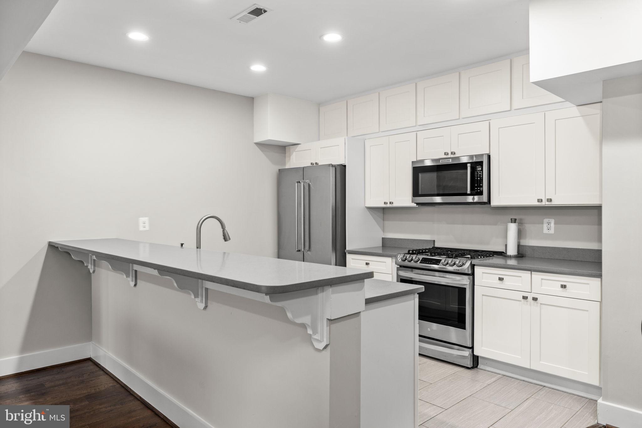 SUMMERVIEW POINT - Residential