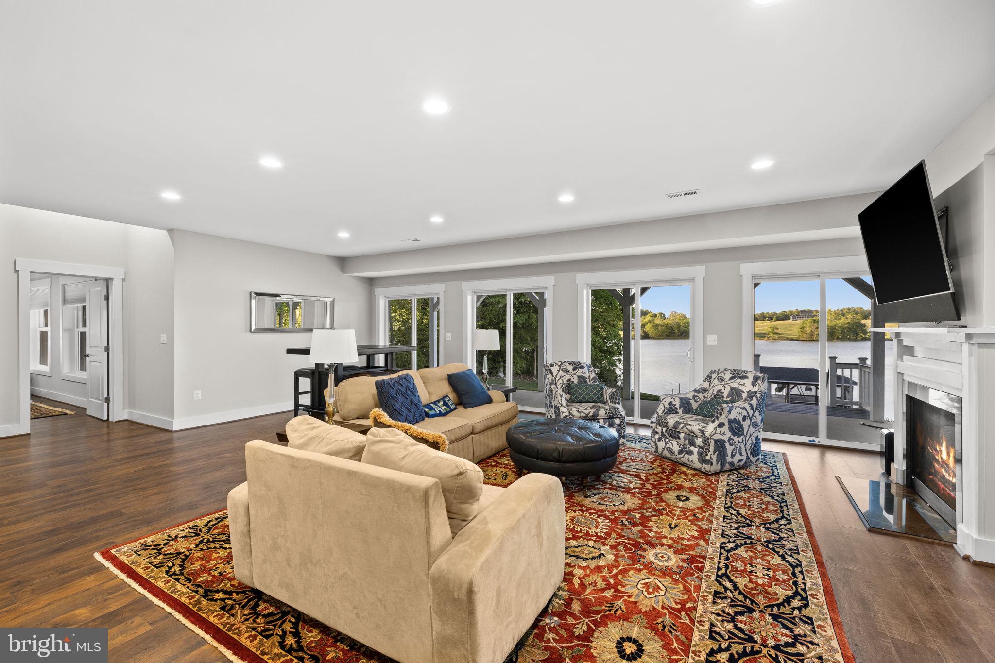 SUMMERVIEW POINT - Residential