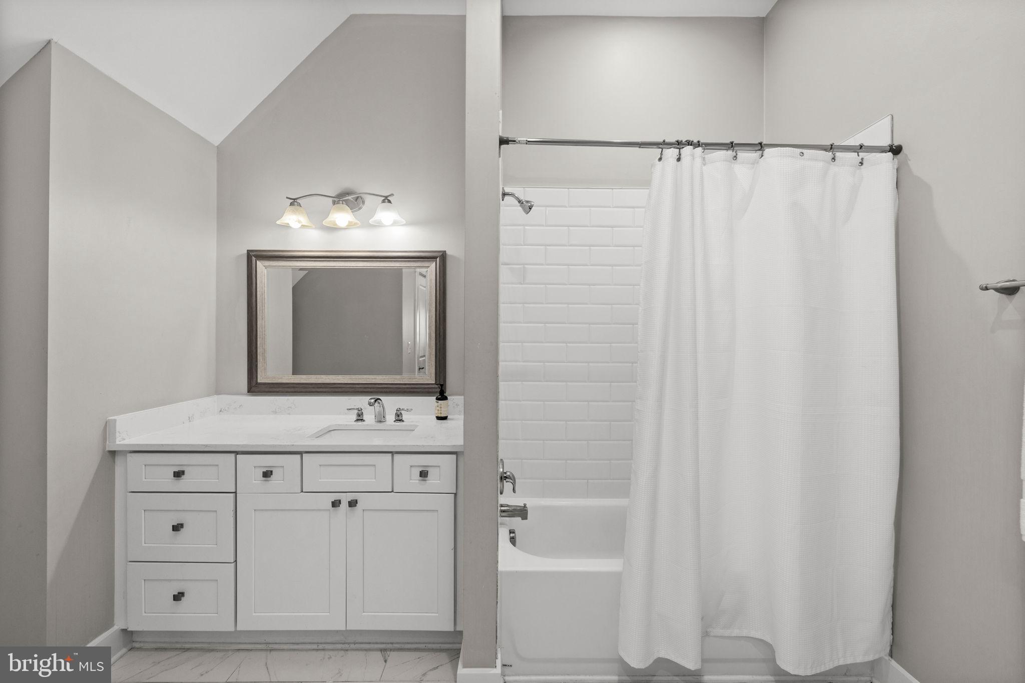 SUMMERVIEW POINT - Residential