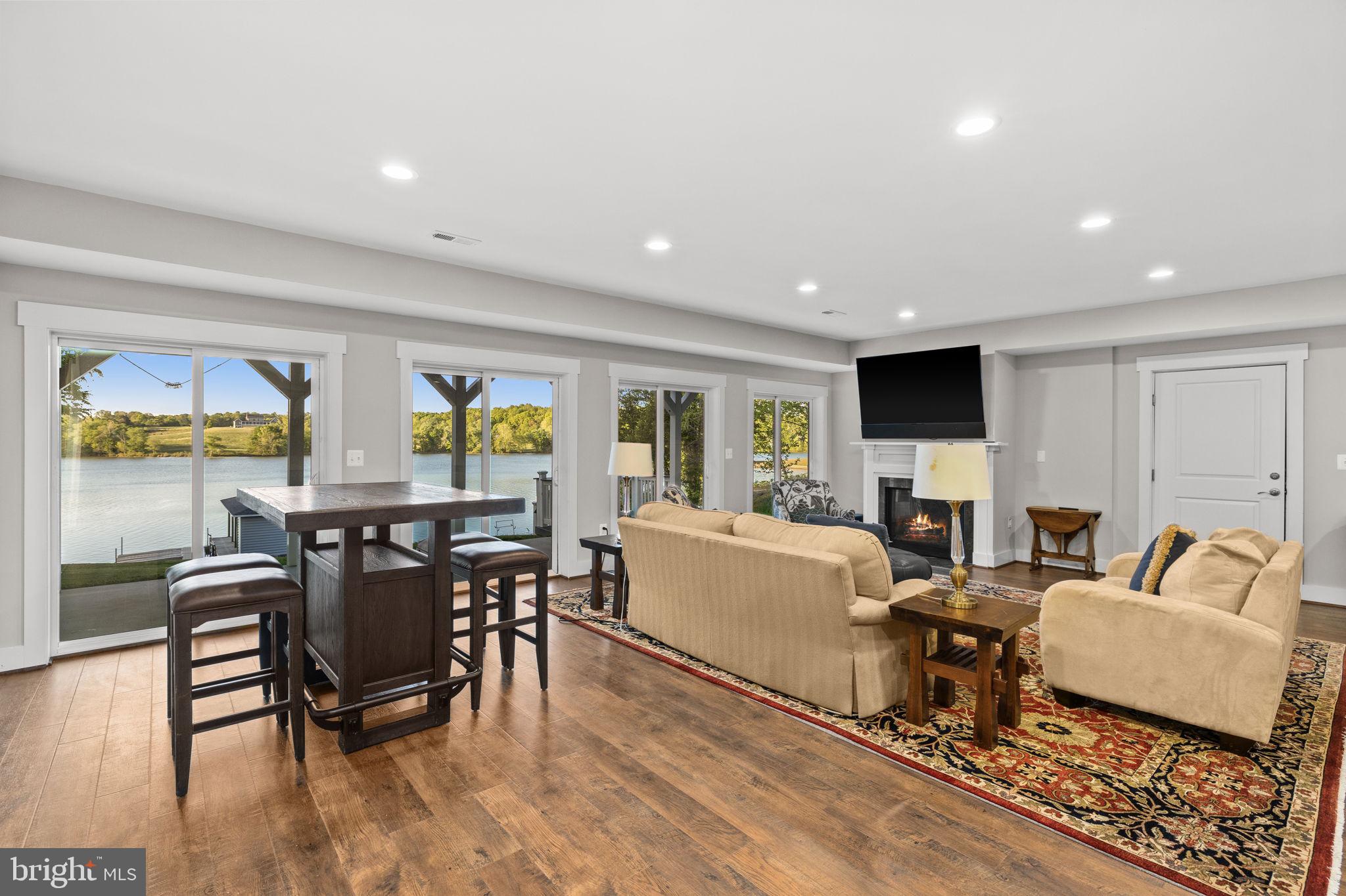 SUMMERVIEW POINT - Residential