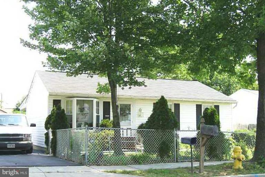 Lovely Rancher with 3 bedrm 1 ba in Pasadena.  Seller is motivated.