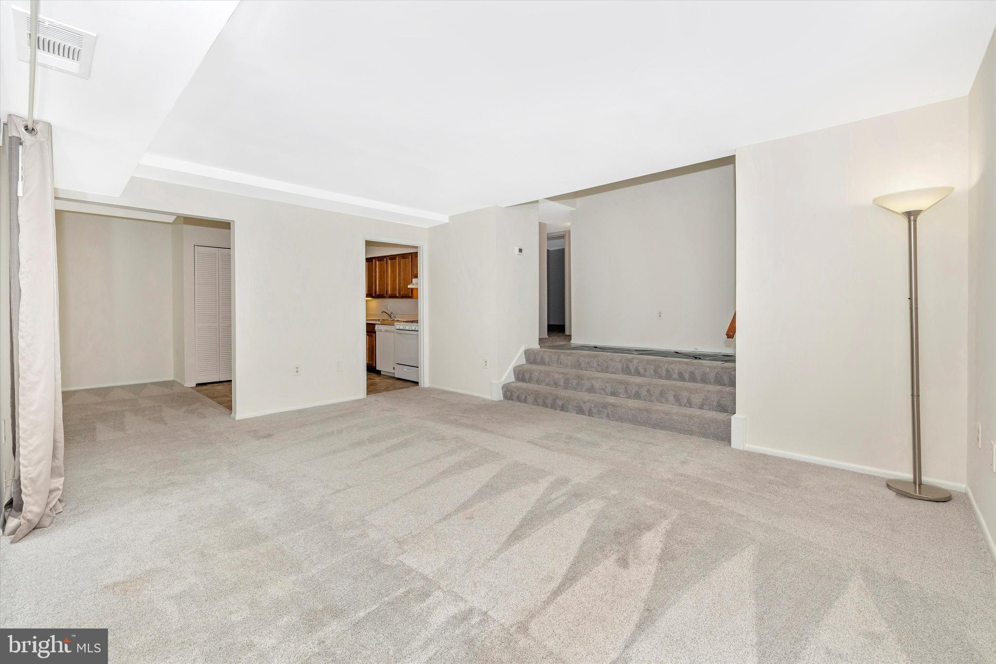 NORTH CREEK VIL - Residential