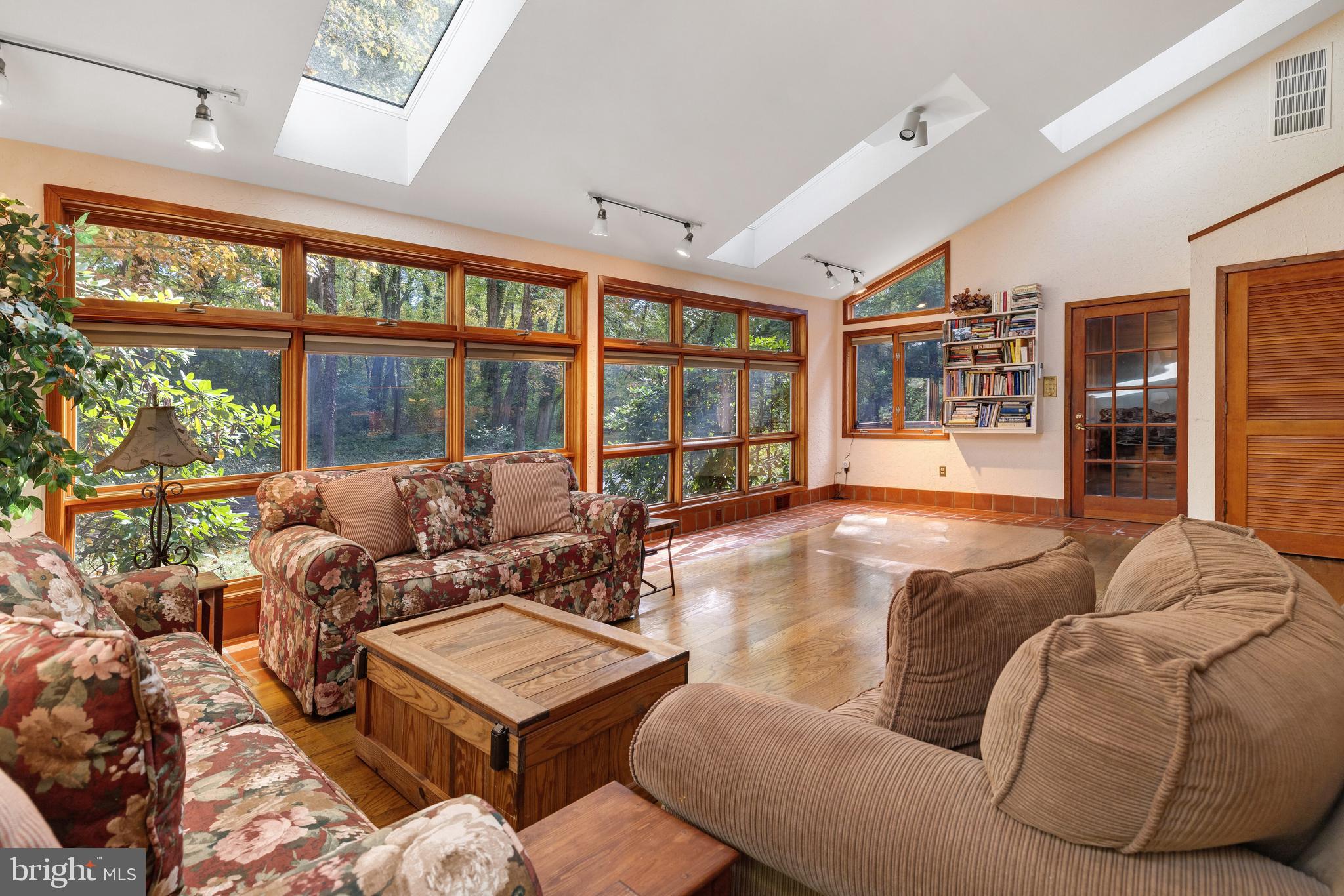 HUNTINGDON VALLEY - Residential