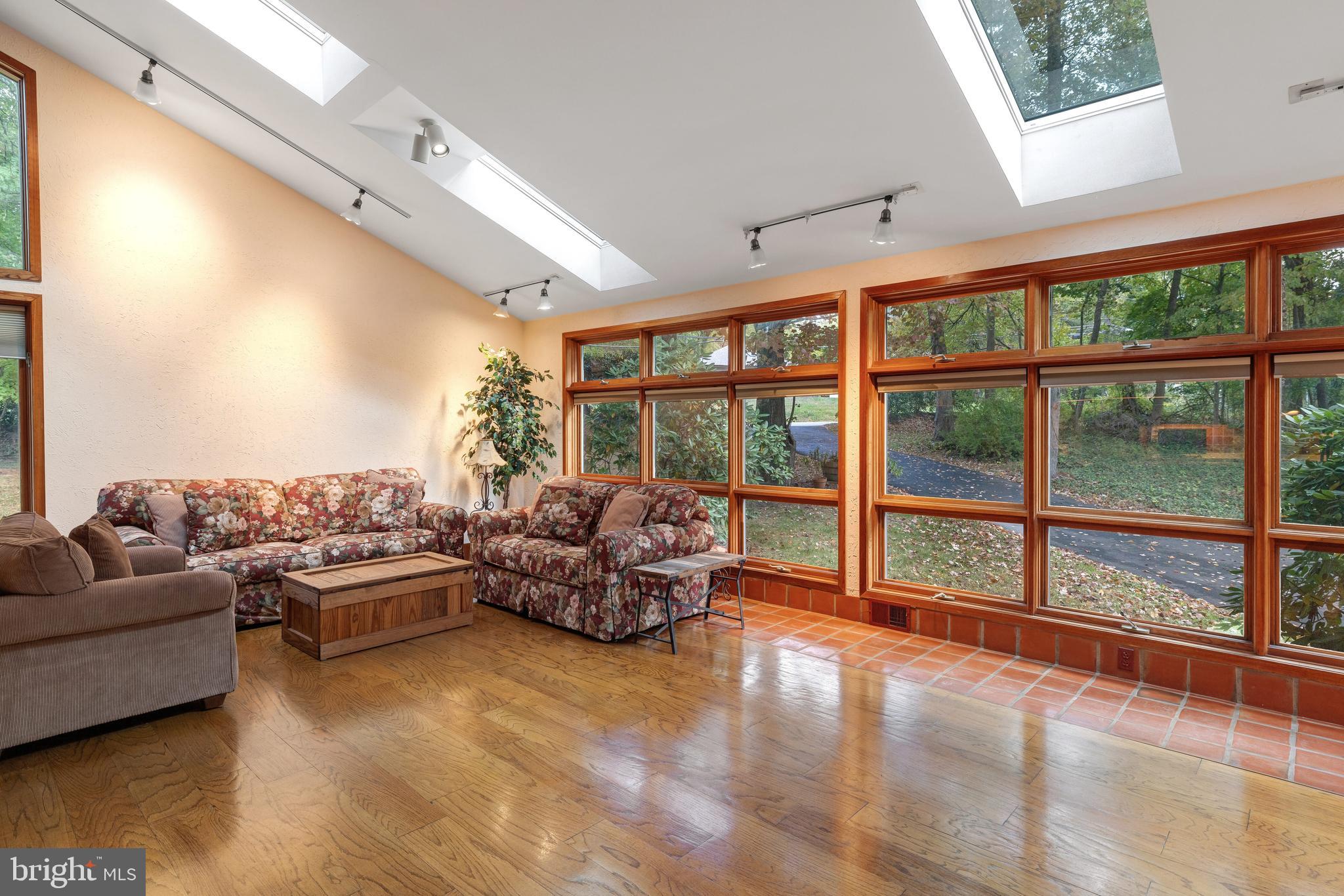 HUNTINGDON VALLEY - Residential