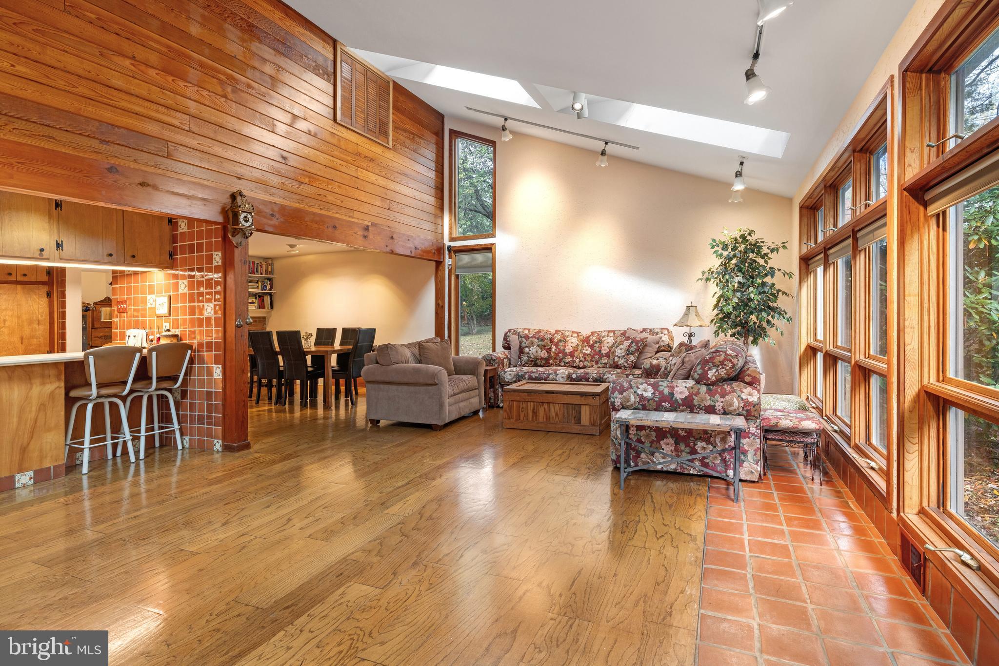 HUNTINGDON VALLEY - Residential