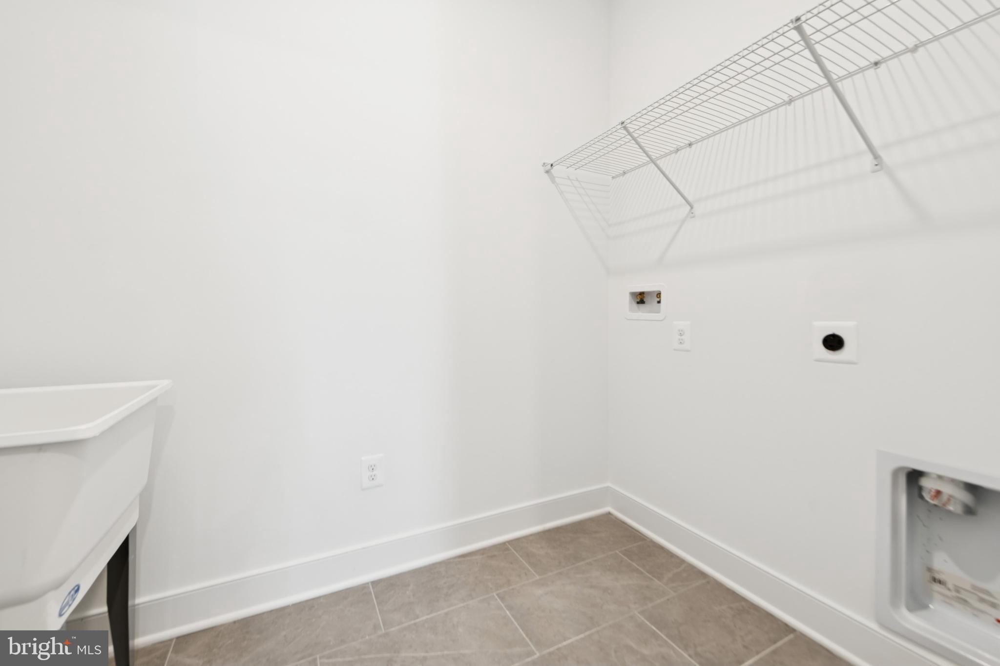 BAY KNOLLS - Residential