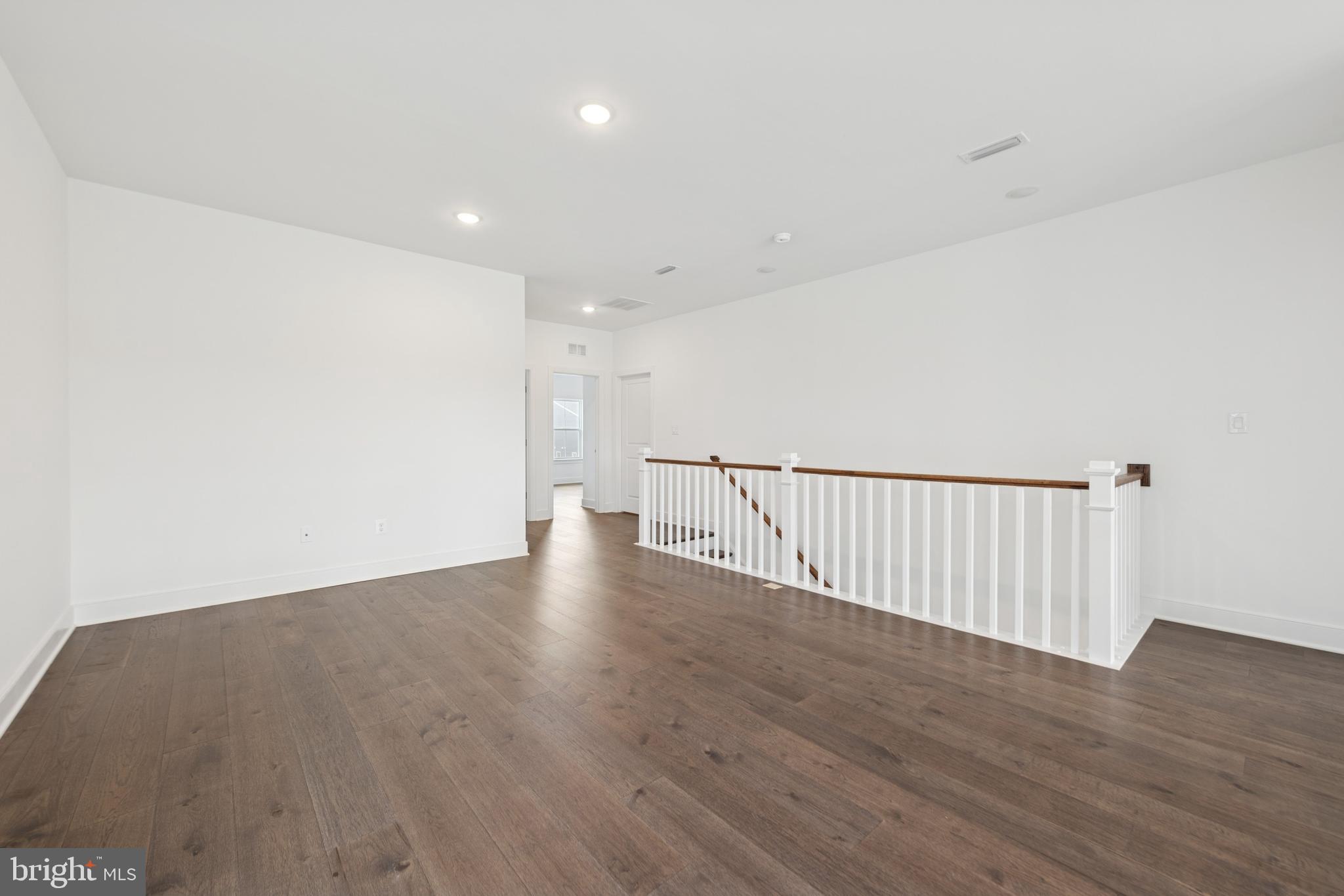 BAY KNOLLS - Residential