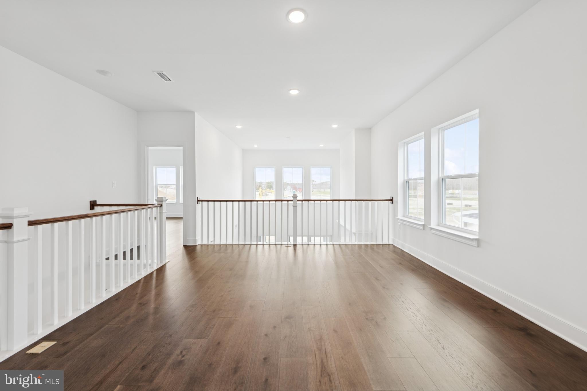 BAY KNOLLS - Residential