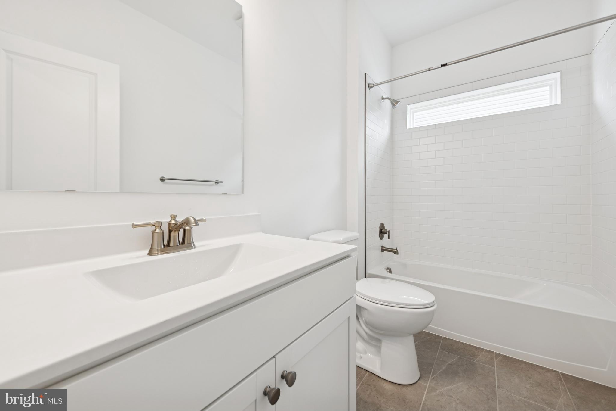 BAY KNOLLS - Residential