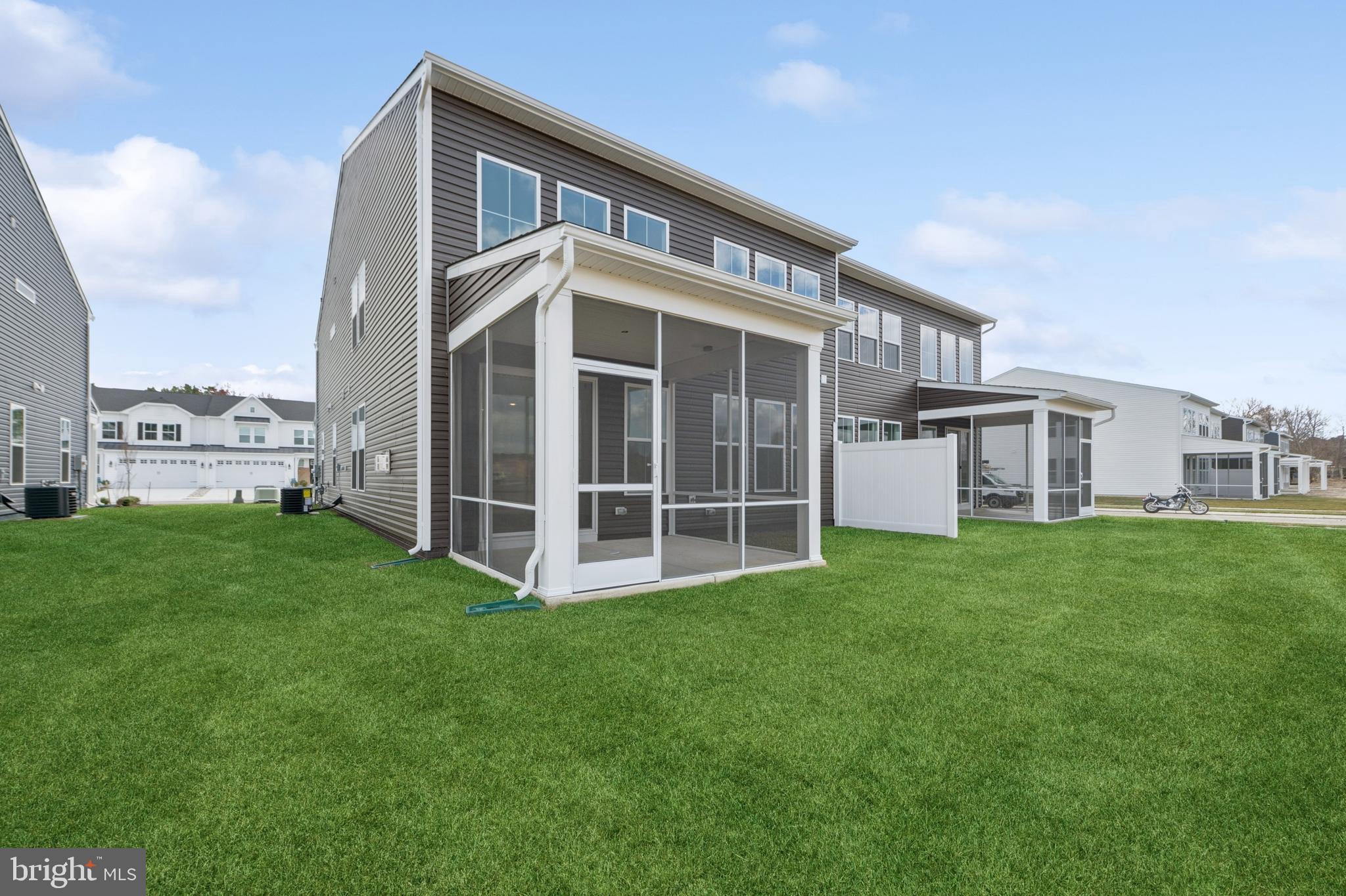 BAY KNOLLS - Residential