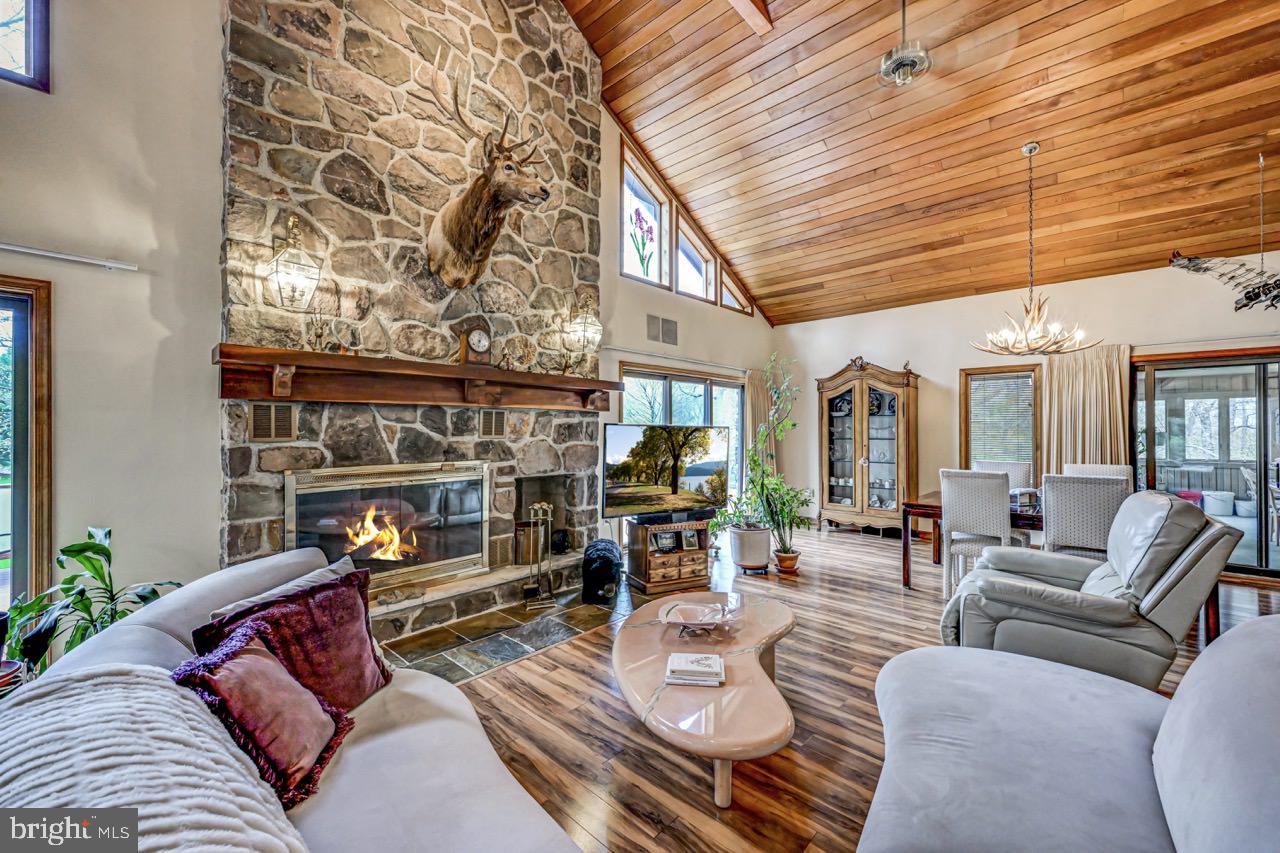 SPLIT ROCK - Residential