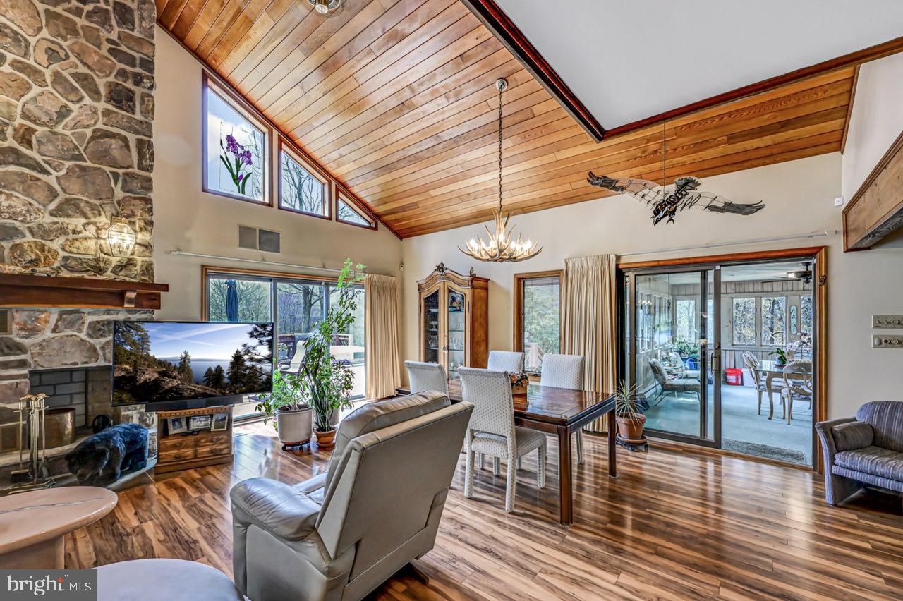 SPLIT ROCK - Residential