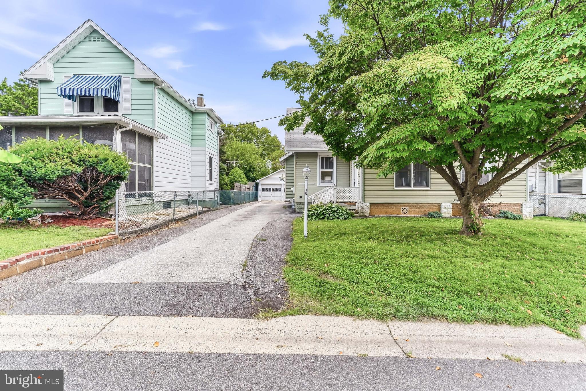 10 HAWTHORNE AVENUE