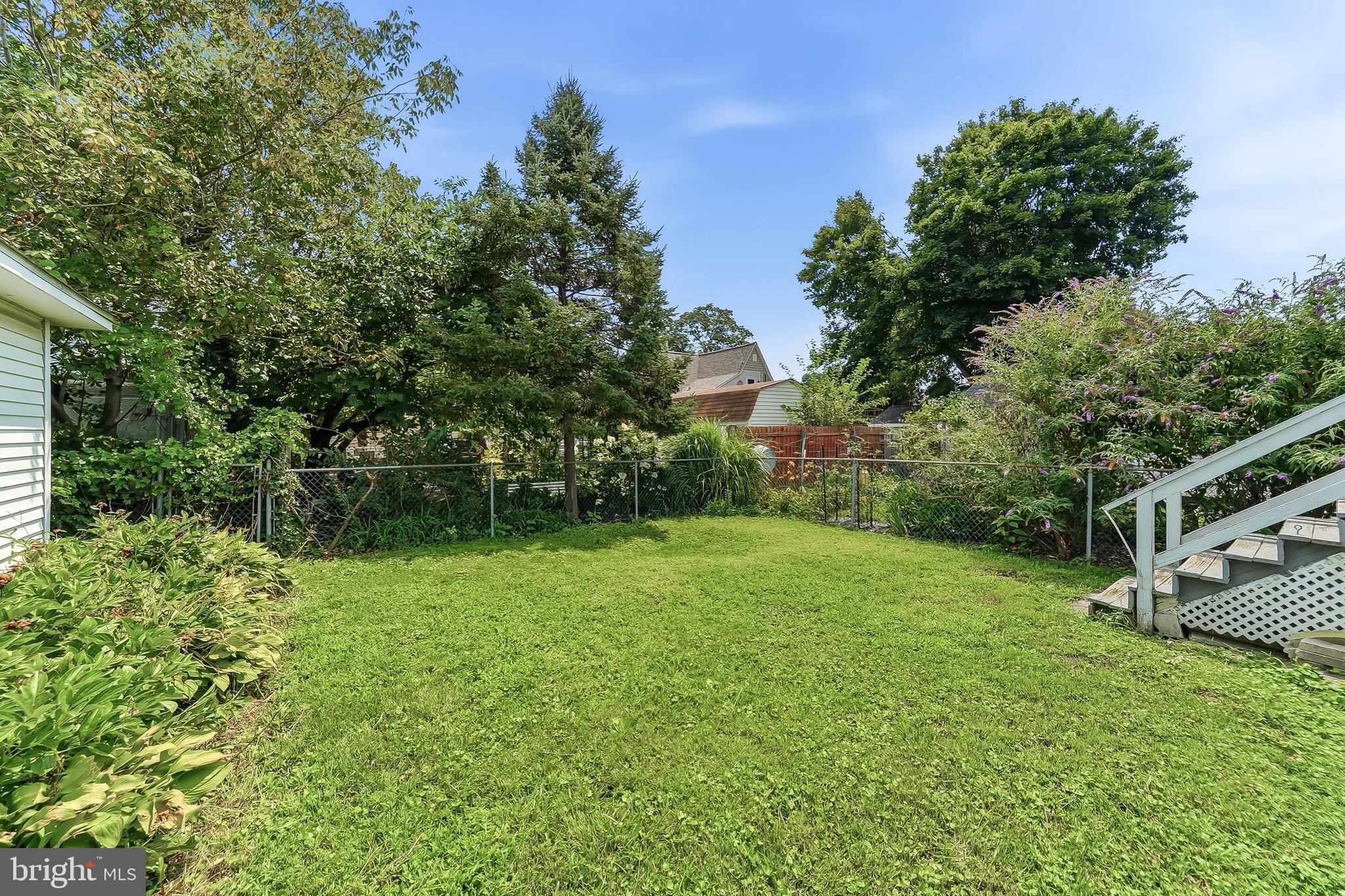 10 HAWTHORNE AVENUE
