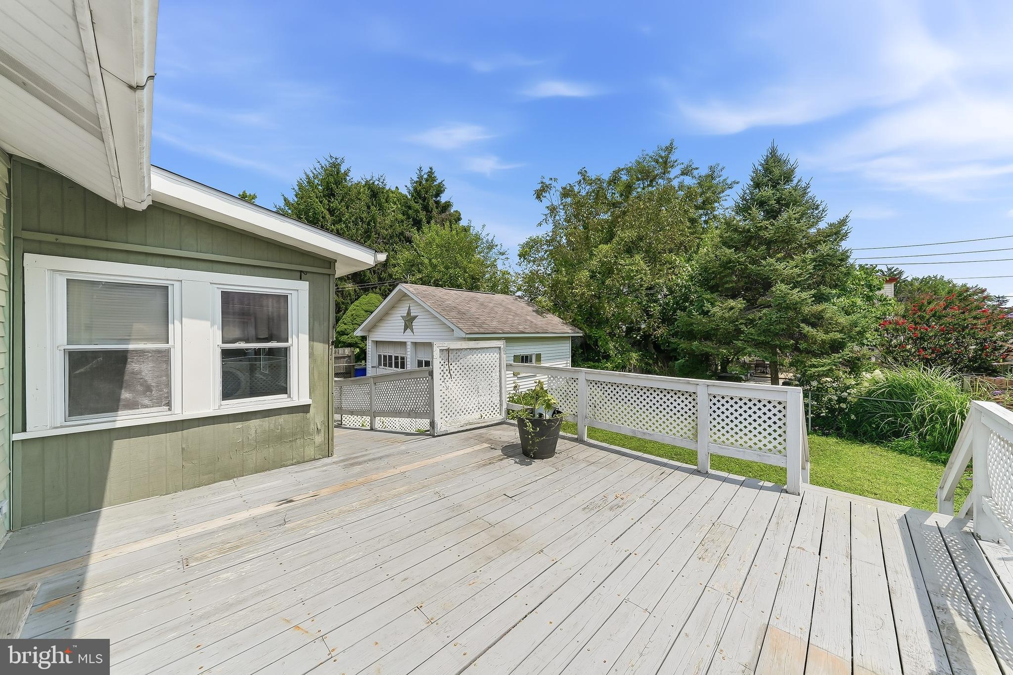 10 HAWTHORNE AVENUE