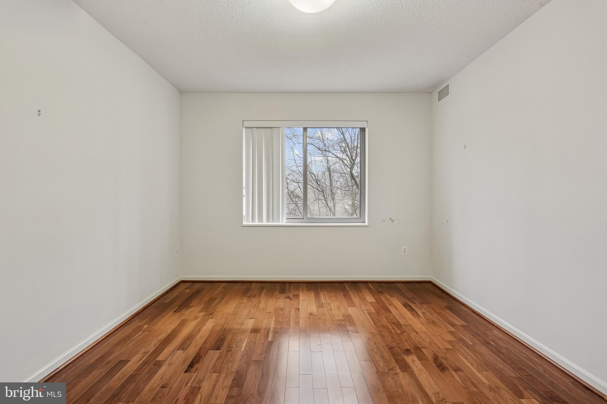LEISURE WORLD - Residential