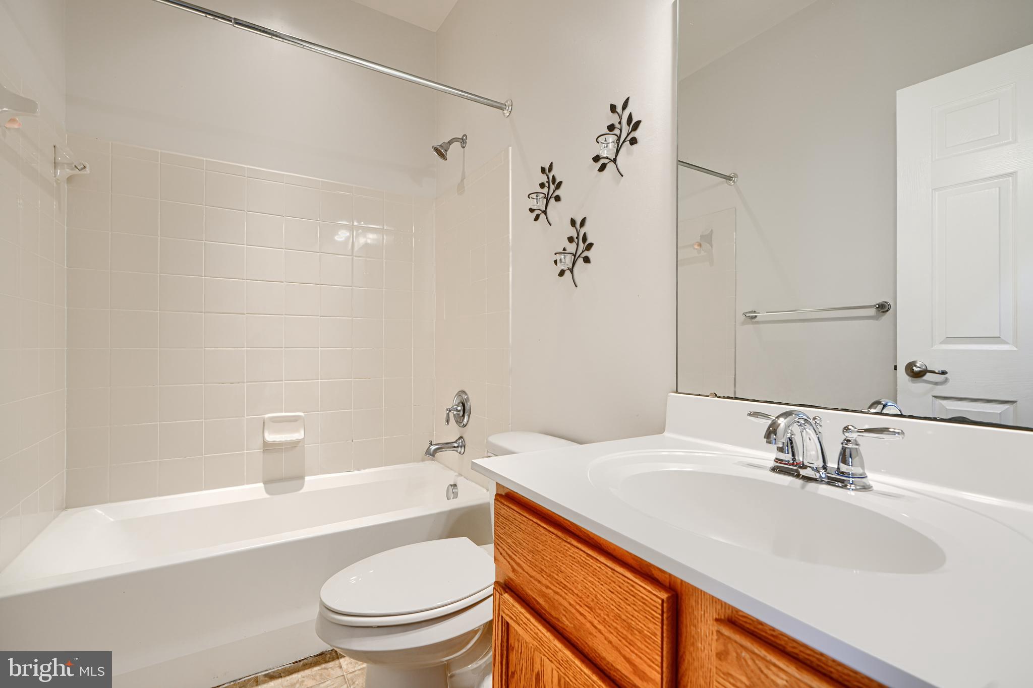 HOWARD SQUARE - Residential Lease