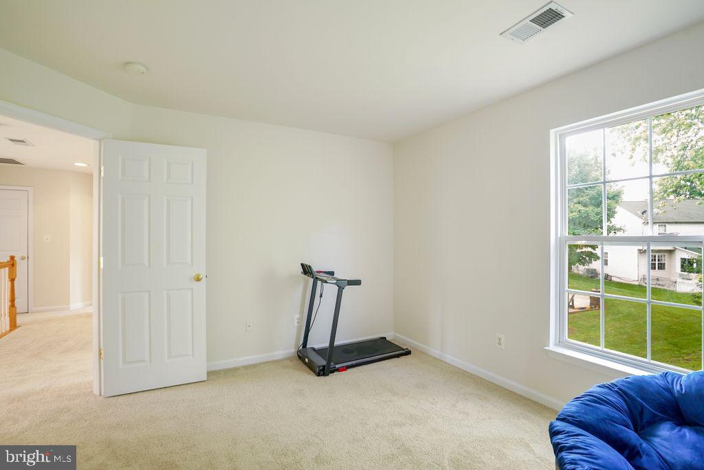 BROAD RUN OAKS - Residential