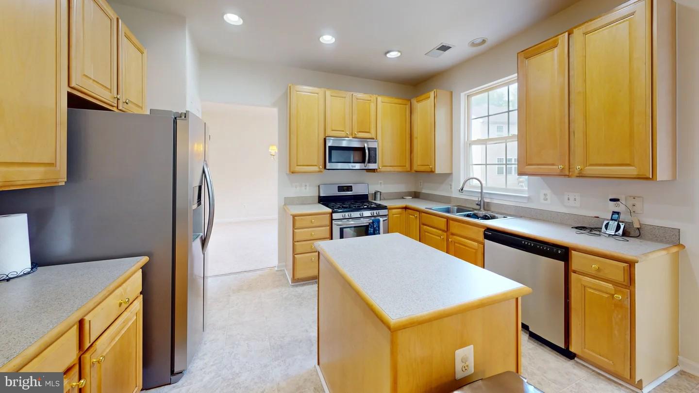 BROAD RUN OAKS - Residential