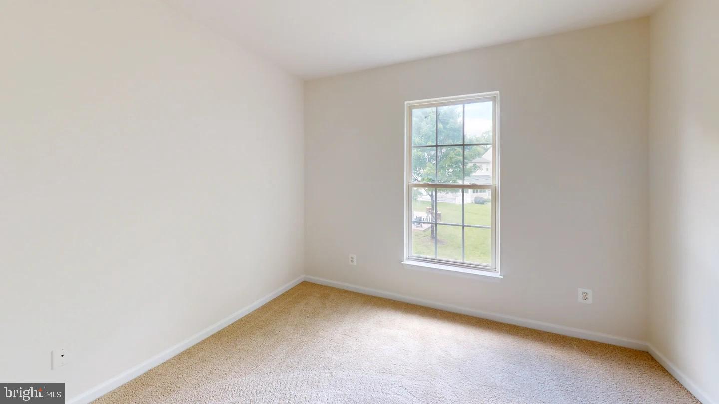 BROAD RUN OAKS - Residential