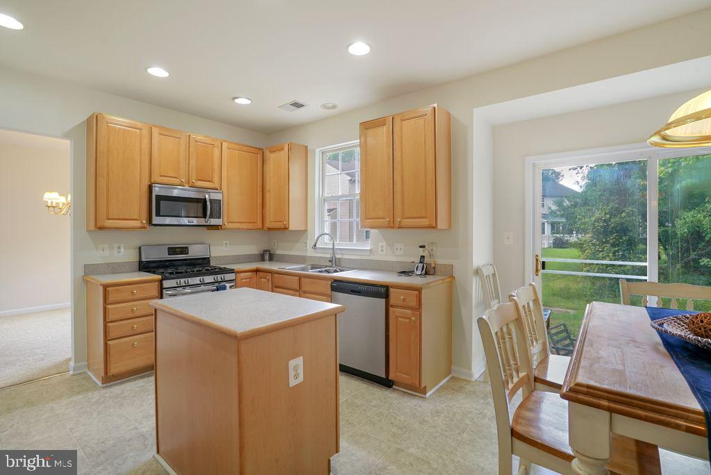 BROAD RUN OAKS - Residential