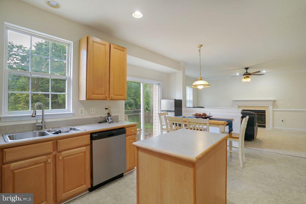 BROAD RUN OAKS - Residential