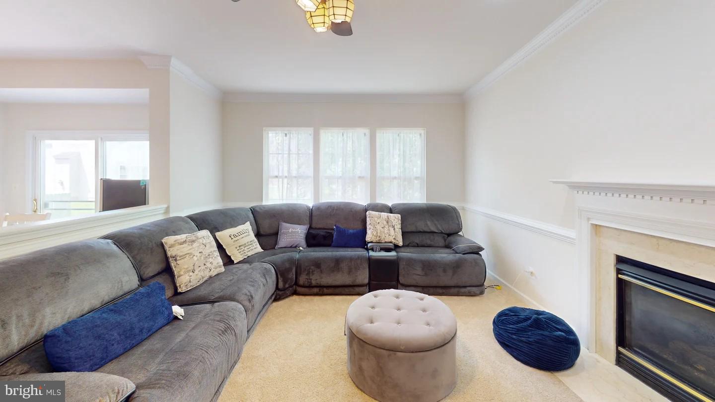 BROAD RUN OAKS - Residential