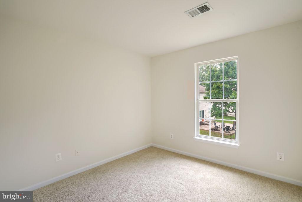 BROAD RUN OAKS - Residential