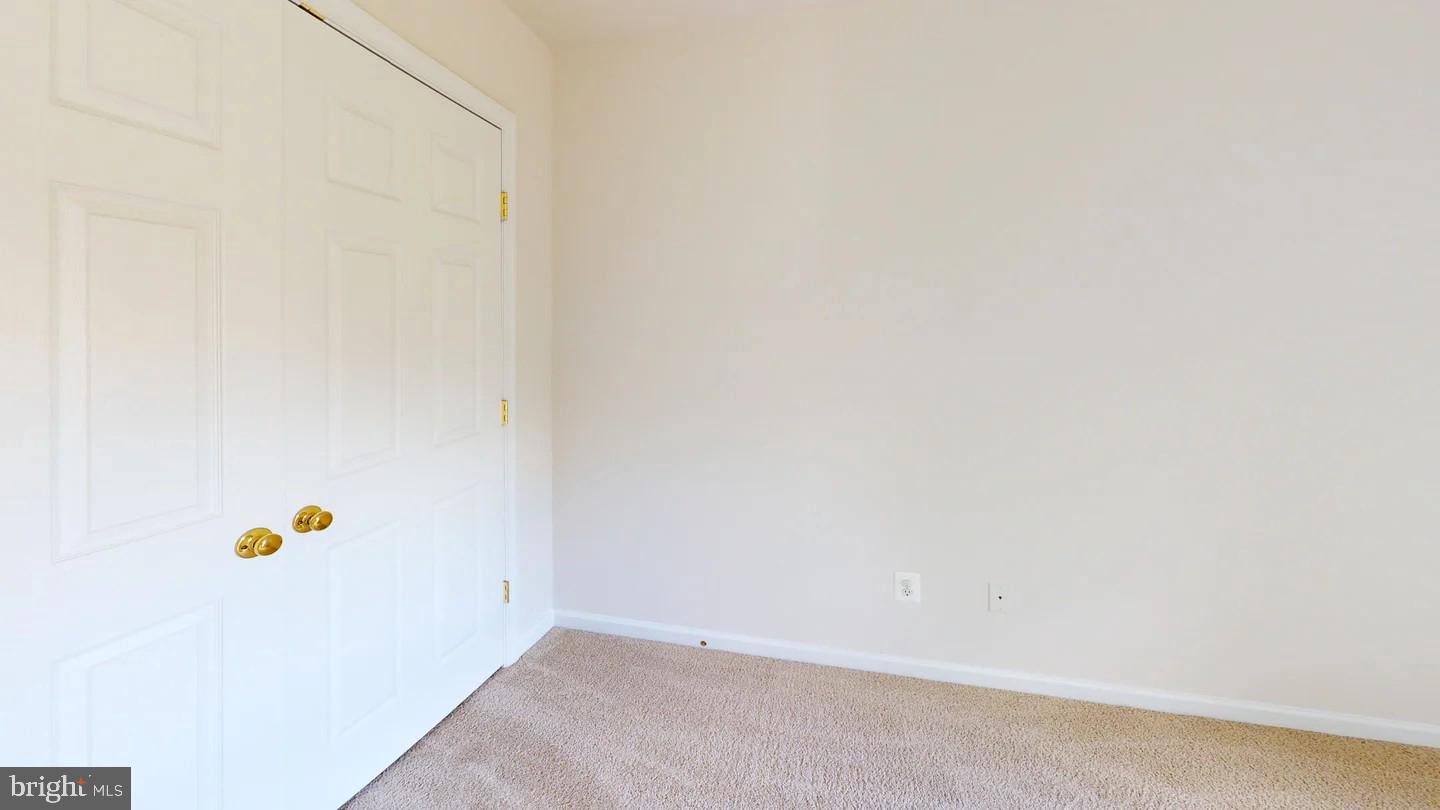 BROAD RUN OAKS - Residential