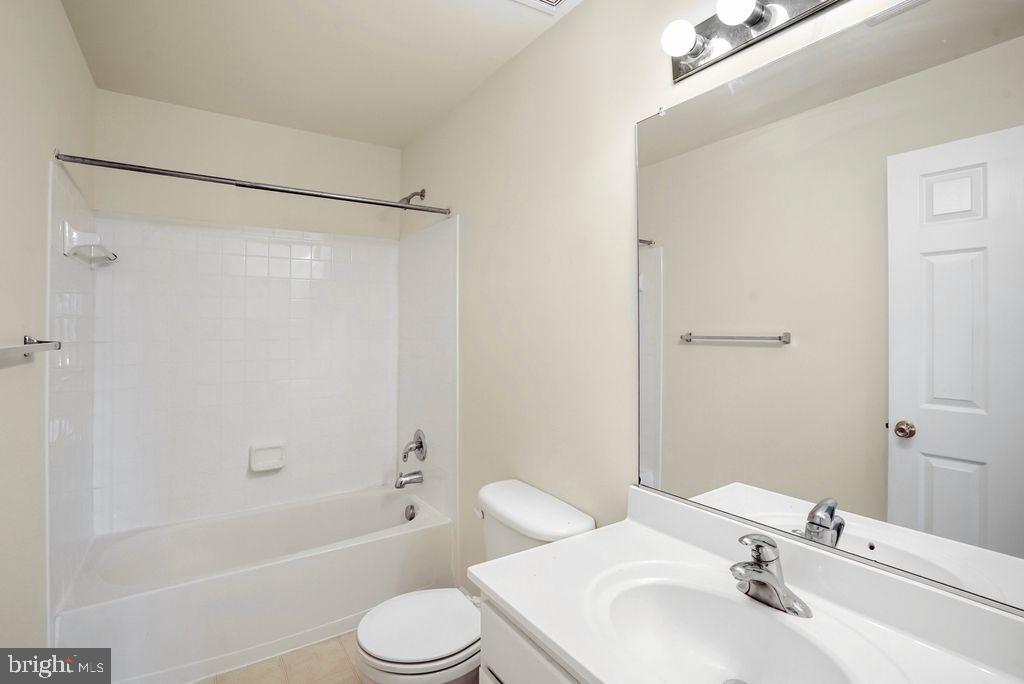 BROAD RUN OAKS - Residential
