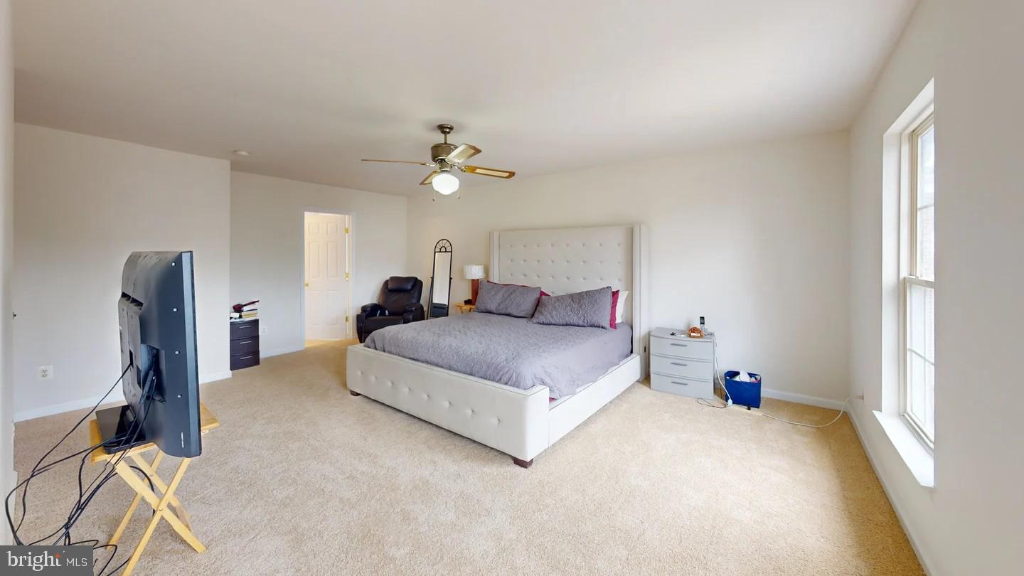BROAD RUN OAKS - Residential