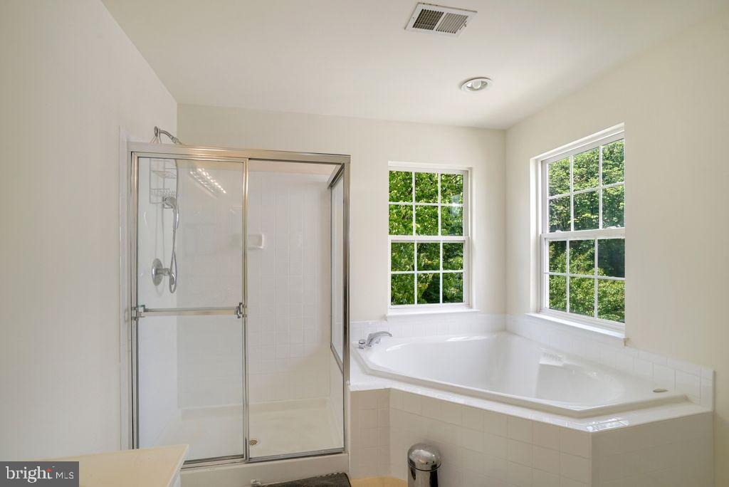 BROAD RUN OAKS - Residential