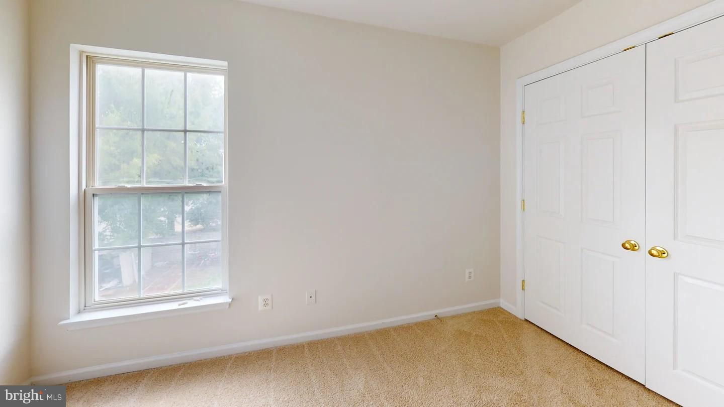 BROAD RUN OAKS - Residential
