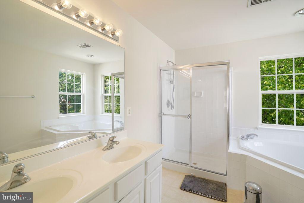 BROAD RUN OAKS - Residential