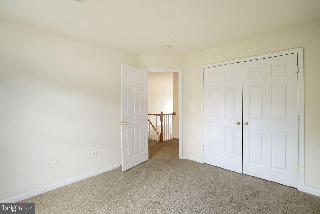 BROAD RUN OAKS - Residential
