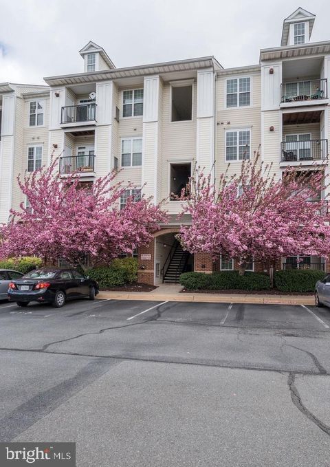 21228 MCFADDEN SQUARE 211 STERLING VA 20165