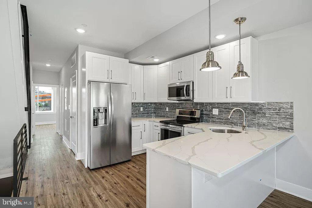 EAST KENSINGTON - Residential Lease