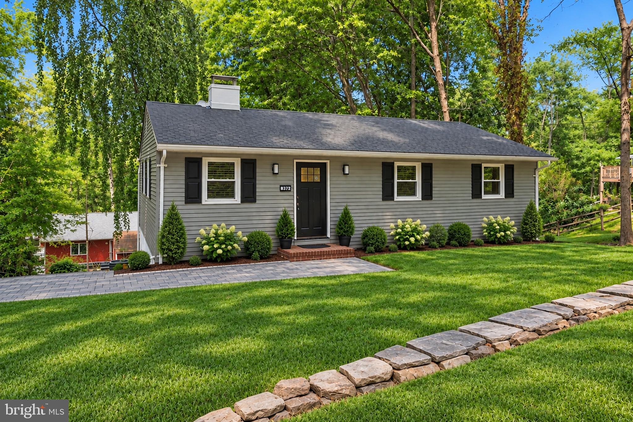 32 MONTAGUE AVENUE