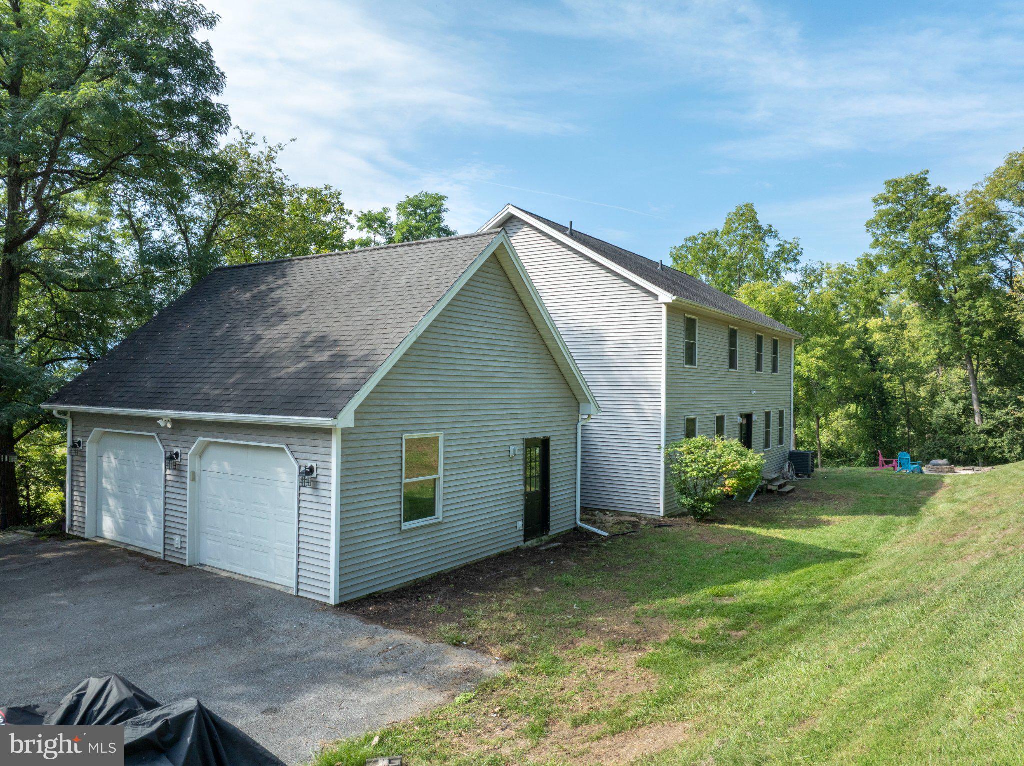 1695 MIDDLE ROAD