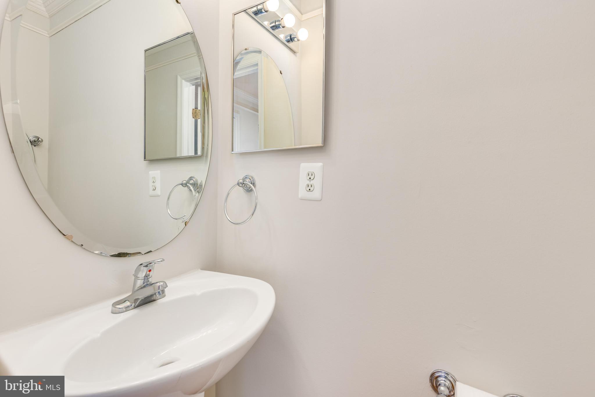 TOWNES AT FAIR LAKES GLEN - Residential Lease