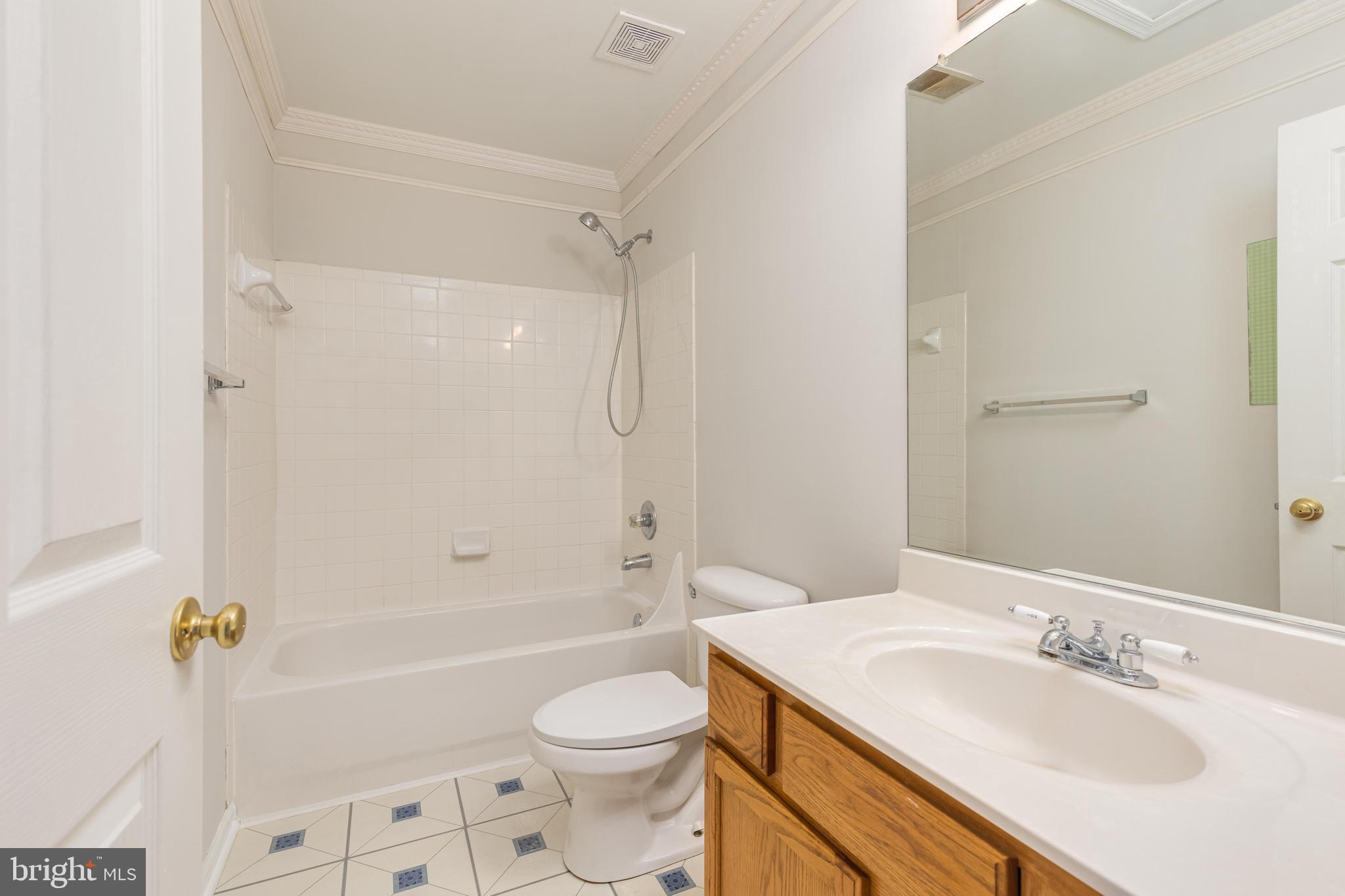 TOWNES AT FAIR LAKES GLEN - Residential Lease