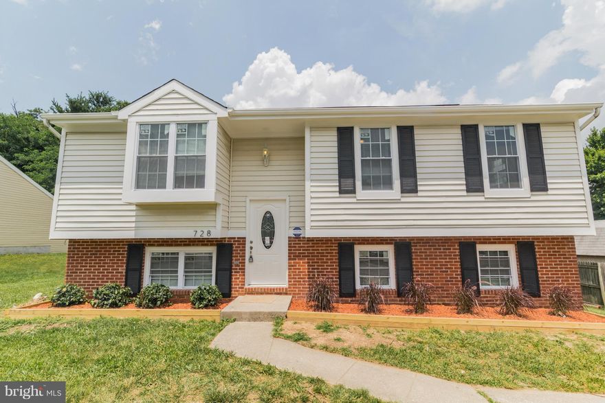 ACTIVATED ALARM SYSTEM. COMPLETE MAKEOVER: THIS 4BDR 2.5BA PROPERTY LOCATED WITH GREAT SIZE BACKYARD. HAVE NEW WINDOWS, DOORS, HARDWOOD FLOOR ON MAIN LEVEL. SPECTACULAR KITCHEN WITH GRANITE AND MOSAIC TILE.  NEW BATH ROOMS WITH CERAMIC TILE.  NEW CARPET AND WALKOUT BASEMENT WITH SEPARATE ENTRANCE. BRAND NEW AC.