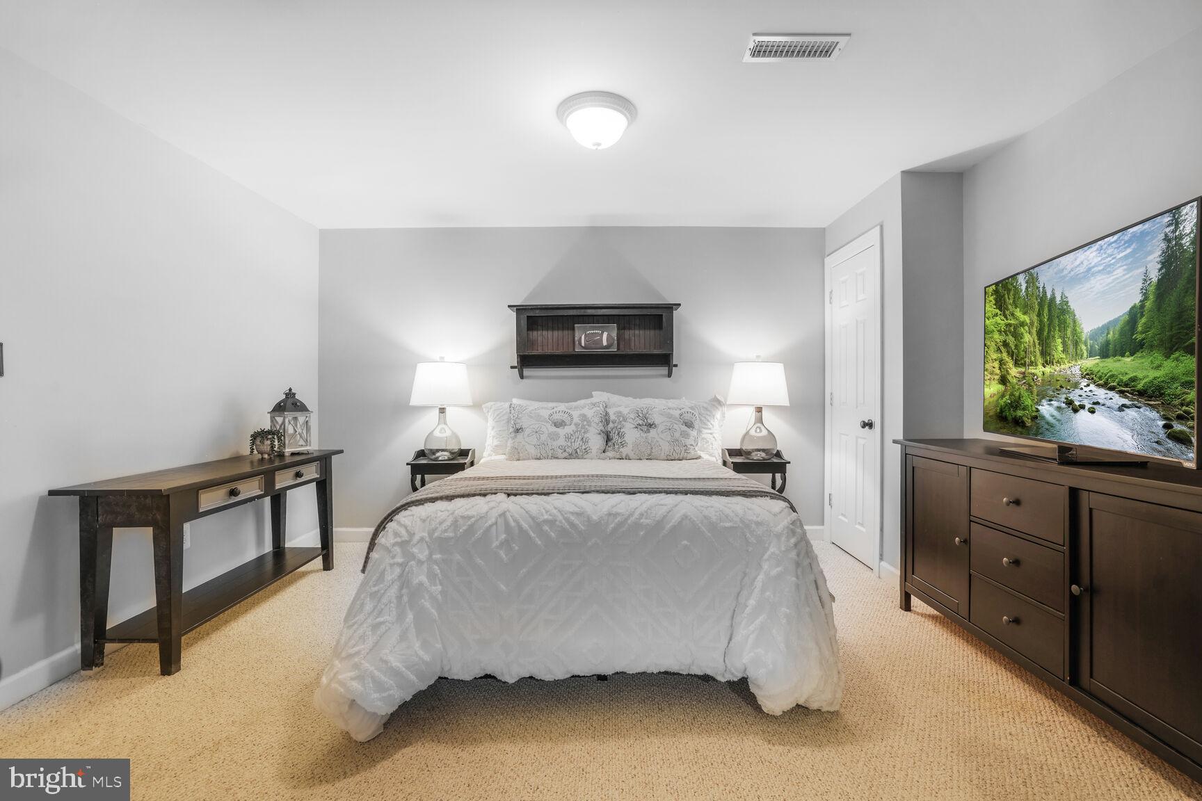 LAKELANDS - Residential