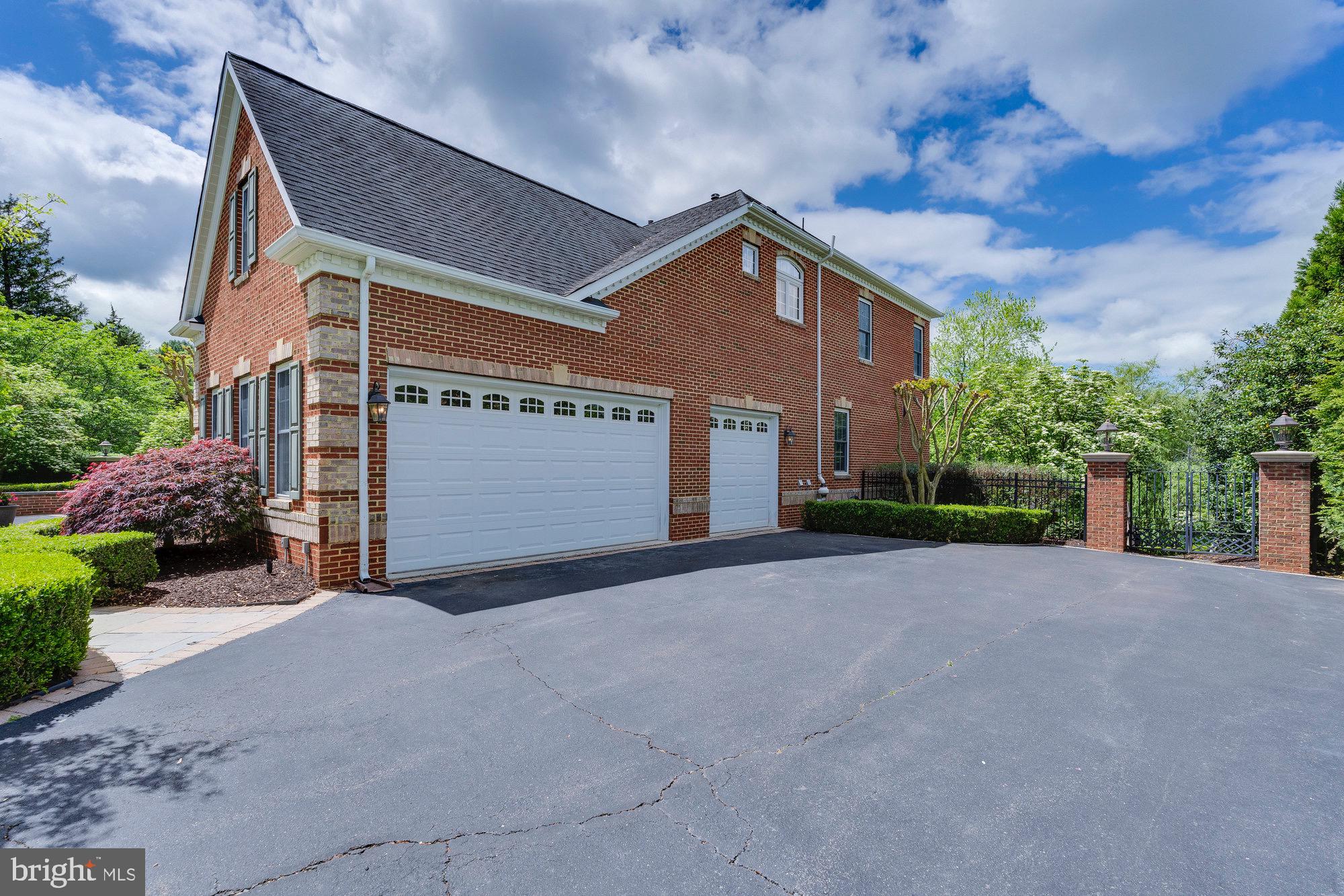 SQUIRES CREST - Residential