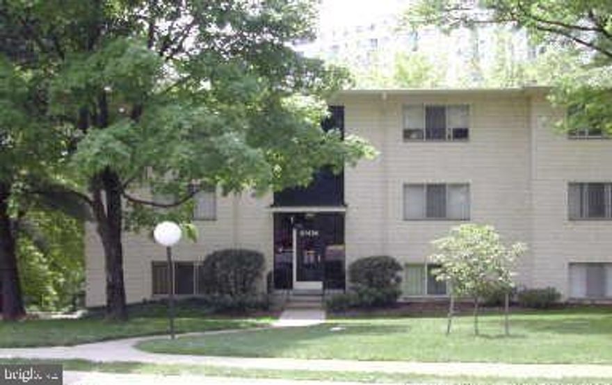 Sunny 1 bedroom 1 bath garden style unit with balcony with view of gardens, pond, and walking paths. private storage room in lower level common storage area. Closest GPIV building to Strathmore-Grosvenor Metro entranc! I-270, I-495 minutes away, free parking with permit; no pets; non-refundable application fee $55 per person. Sentrilock on unit door.