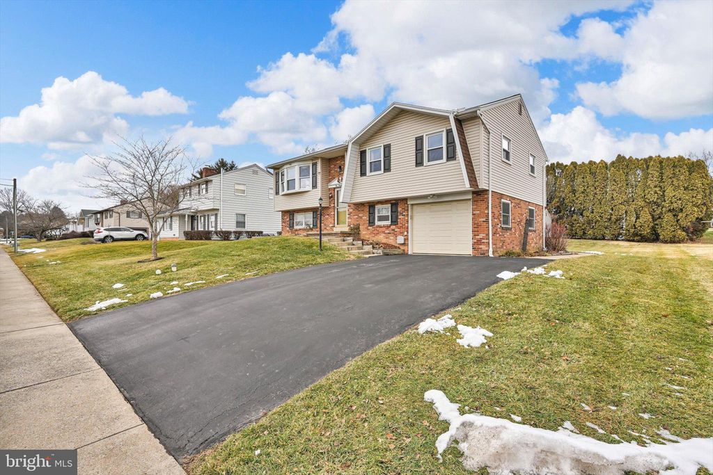 Photo of 429 Candlewyck Road, LANCASTER, PA 17601 (MLS # PALA2083600)